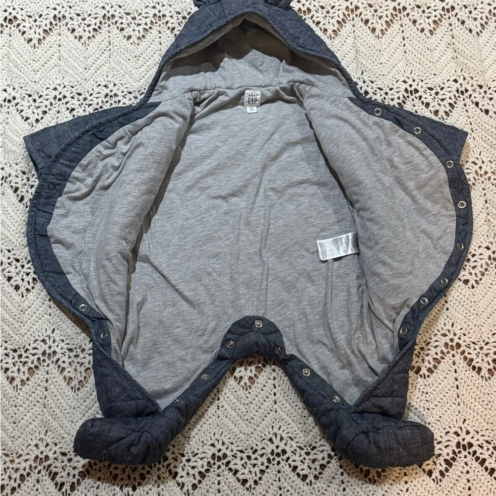 GAP Baby One Piece Outfit For Winter Gender Neutral 6-12 Months (LNC)